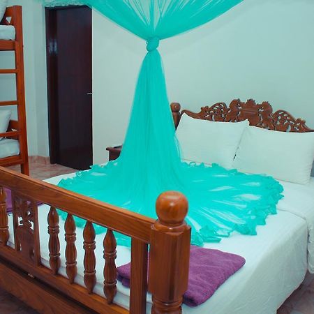 The Hotel Paradise Катунаяка Екстер'єр фото