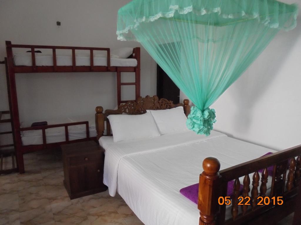 The Hotel Paradise Катунаяка Номер фото