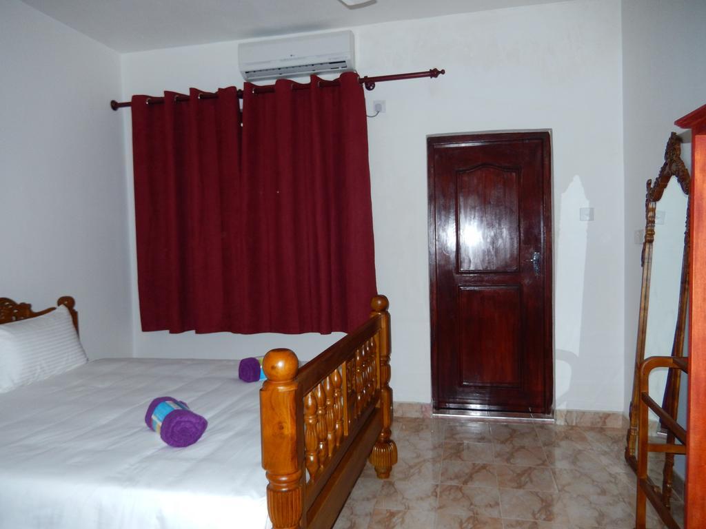 The Hotel Paradise Катунаяка Номер фото
